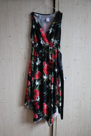 Spoločenské, pohodlné a ľahučké šaty veľkosť 38-40, l