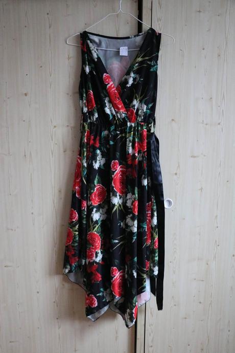 Spoločenské, pohodlné a ľahučké šaty veľkosť 38-40, l