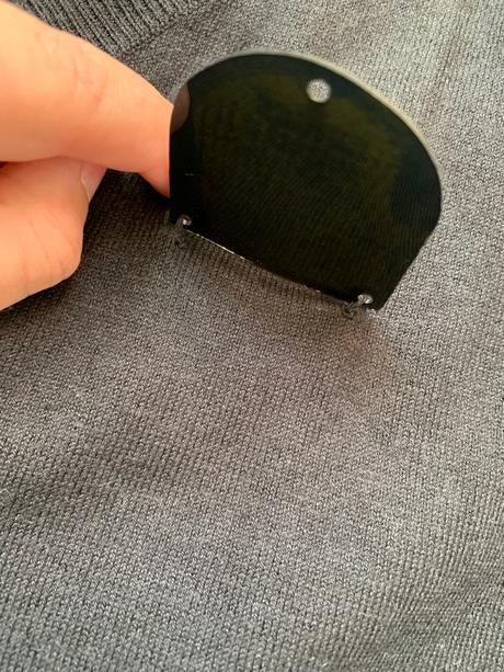 Čierny sveter kratky v vystrih damsky zuelements, m