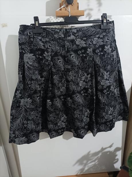 Ackova skladana sukňa, 42