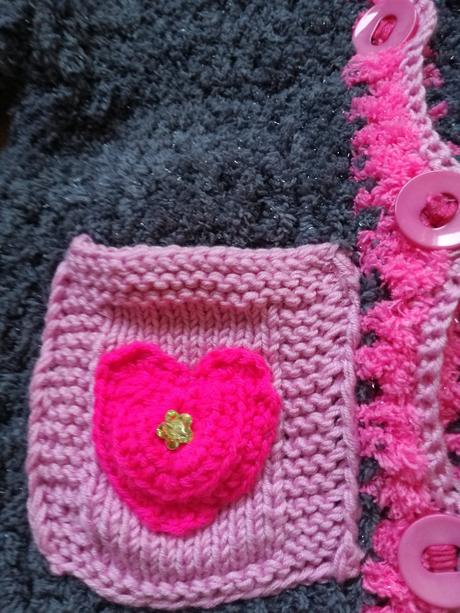 Trblietavý ,huňatý  svetrik, 104