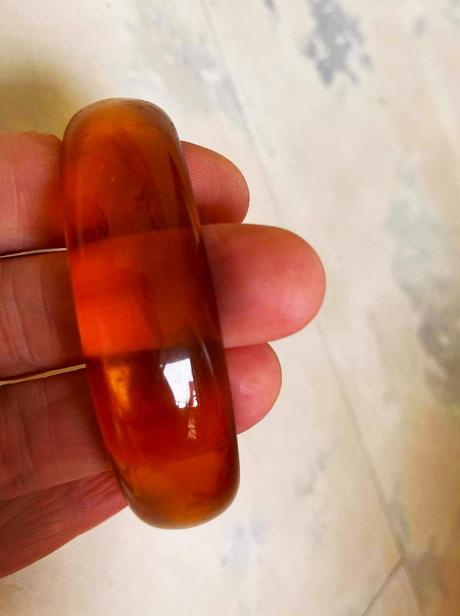 Priehľadný náramok,