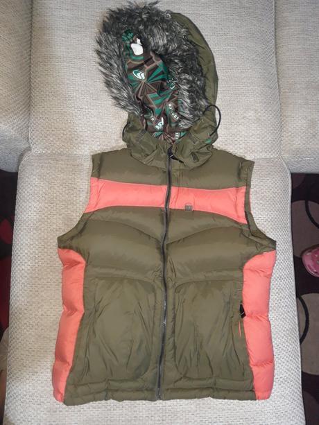 Hrubá pérová vesta, m