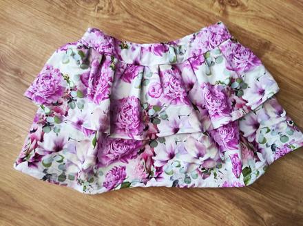 Kvetinova volanova sukna, 140