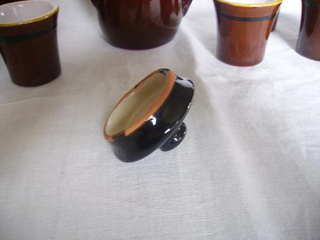 Hnedá keramická sada - čajník so šáločkami,