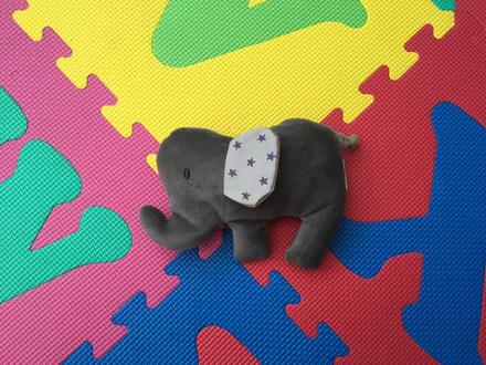 Ikea pískací sloník, 