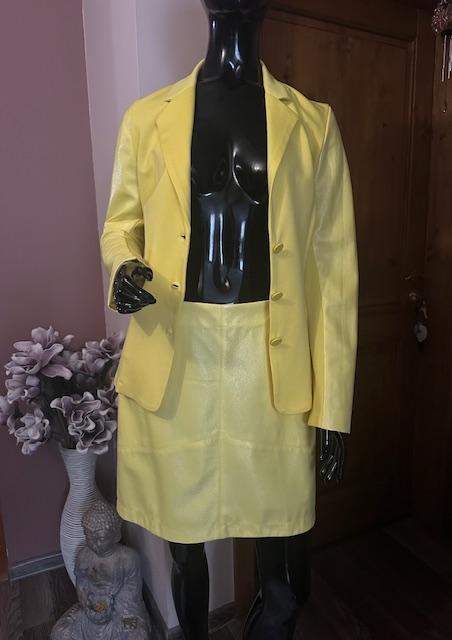 Nádherný kombinovaný žltý sukňový kostým magenta, l / m