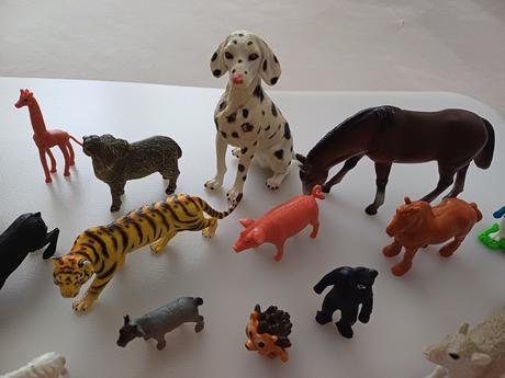 Gumené a plastové zvieratká,
