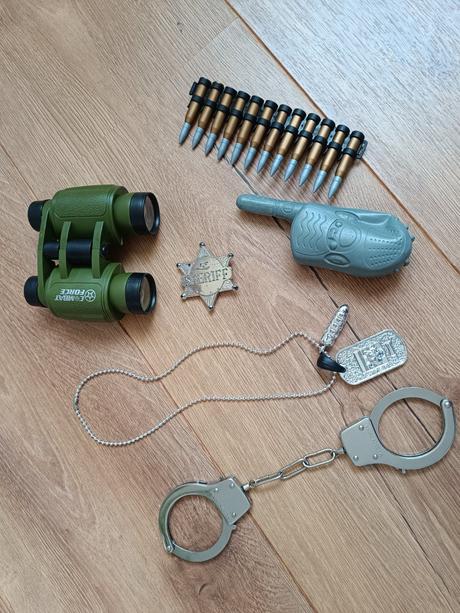 Vojenske a policajne veci,