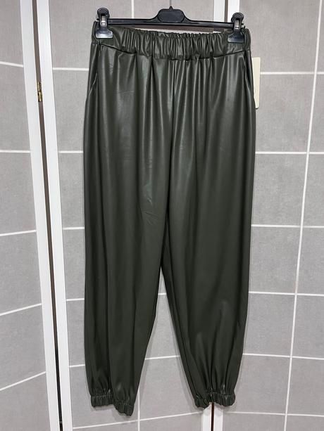 Zelené koženkové nohavice, l / m