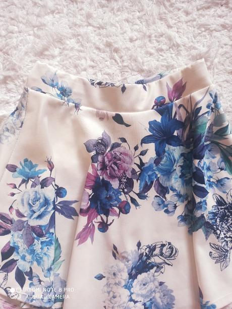 Sukňa s potlačou kvetov, s