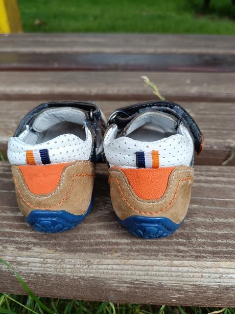 Sandálky, lasocki,20