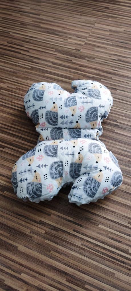 Vankúšik motýlik-ježko-sivý, šírka (cm): 30,dĺžka (cm): 40