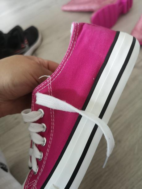 Cyklamenove tenisky, 36