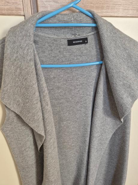 Predlzena vesta, reserved,s