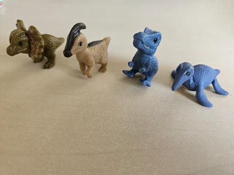 Figurky z kinderka - dinosaury,