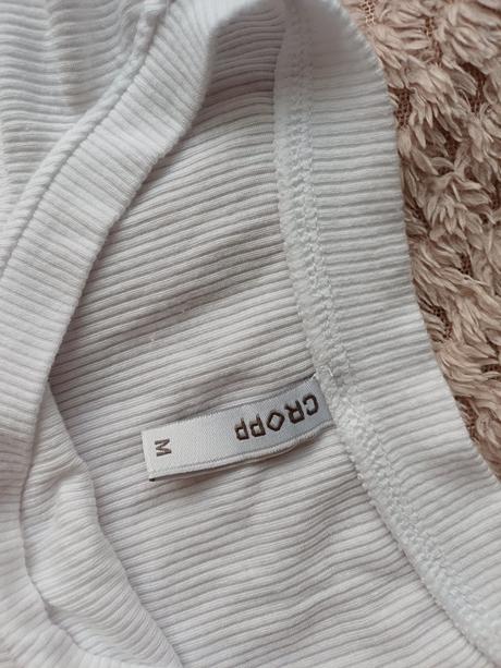 Zaujímavé biele elastické body zn.cropp veľ.m, m