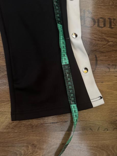 Čierne tepláky s cvokmi, takko,146