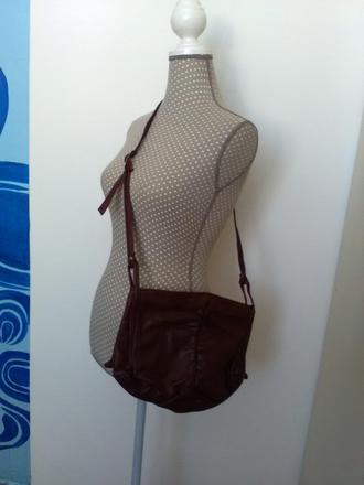 1147. bordová kabelka,