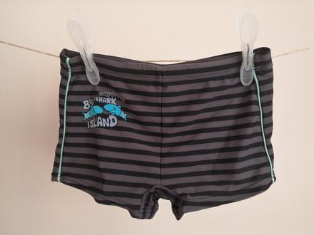 Pásikové plavky, 116