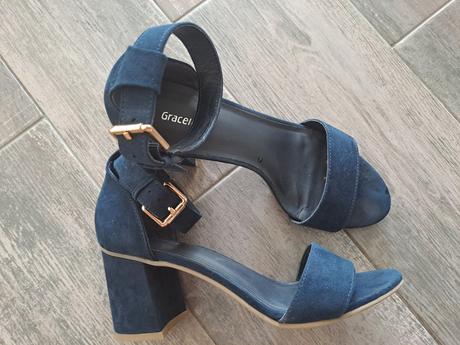 Sandále na podpätku, 38