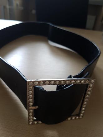 Kozenny opasok s kamienkami,