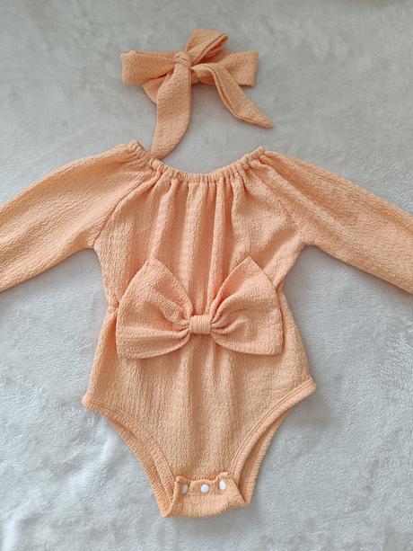 Bledooranžové body s mašľou a čelenkou, 74