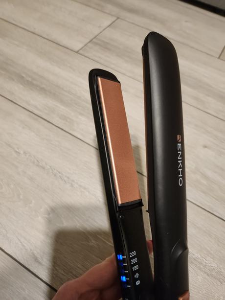 Parnááá žehlička na vlasy..., 