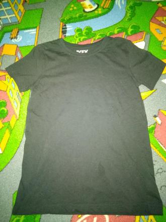 Jednofarebné čierne tričko, 134