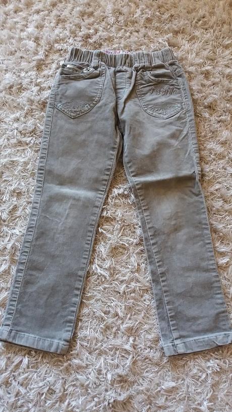 Menčastrové nohavice, 122