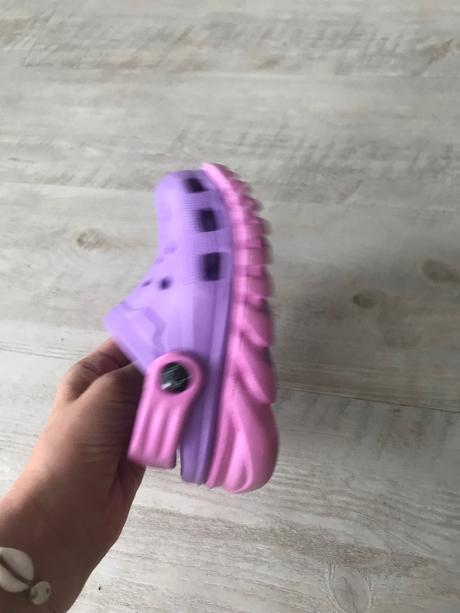 Crocsy, 25