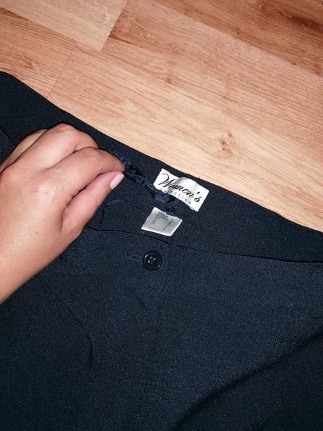 Nohavicový kostým, 42