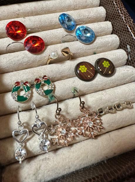 Balík náušníc 7ks + prsteň, 