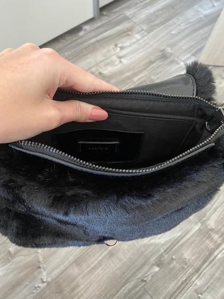 Parfois chlpatá kabelka, 