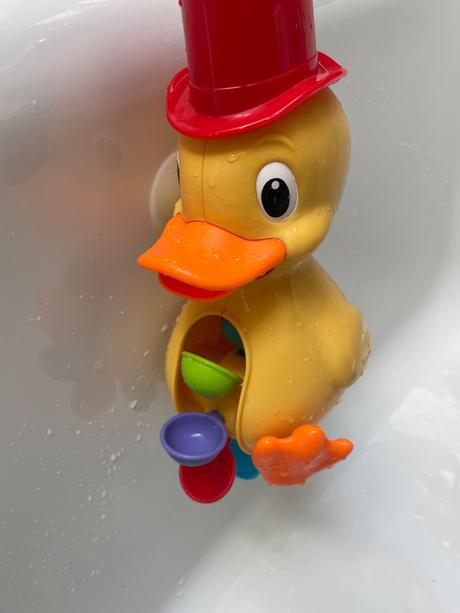 Káčer do vane s kolotočon,