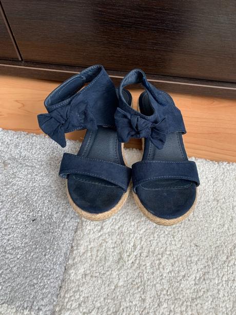 Sandálky, 32