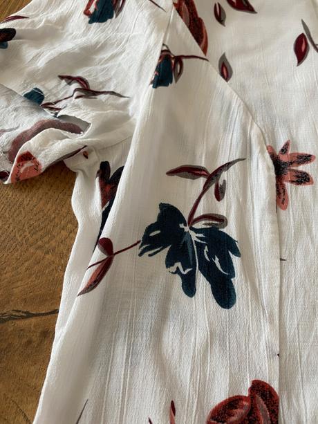 Kvietkované šaty, s