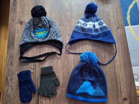 Čiapky a rukavice, 98