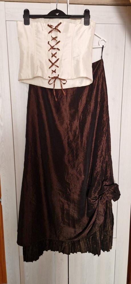 Spoločenské šaty, 40