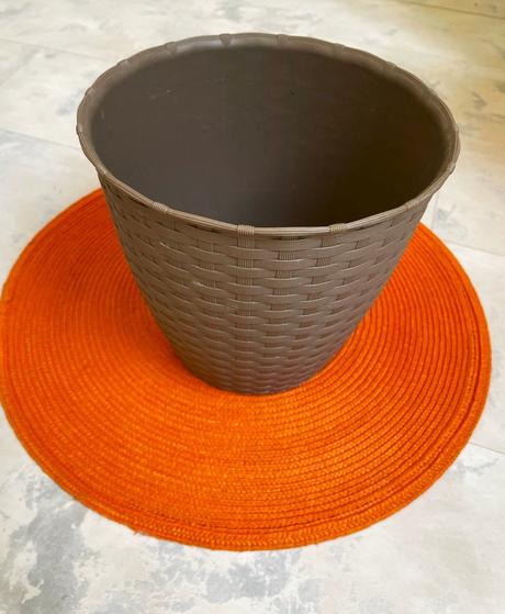 Črepník z umelého ratanu, 