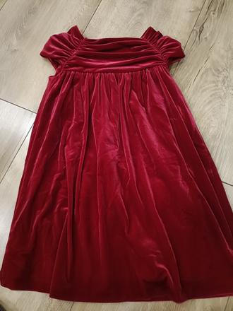 Zamatové šaty, 122