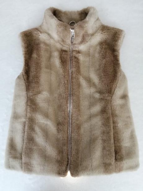 Krásna kožušinová vesta zn. john rocha, 40
