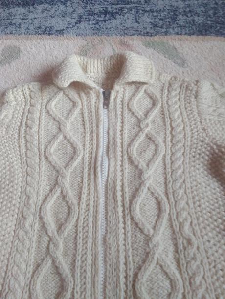 Sveter z ovčej vlny, s