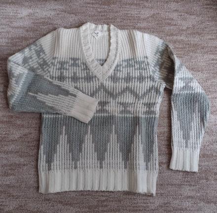 Hrubý puli s v výstrihom, m