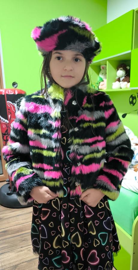 Chlpatý komplet - mikina, sukňa, baretka a kožuch, 116