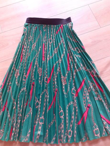 Sukňa plisovaná zelená, veľ. m-l, v páse guma, m