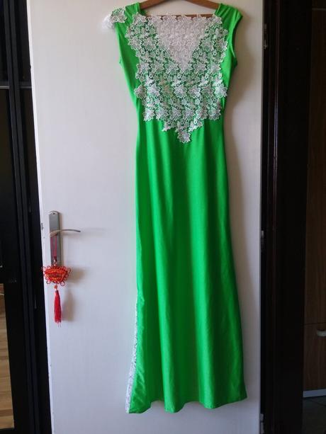 Spoločenské šaty v. s, s