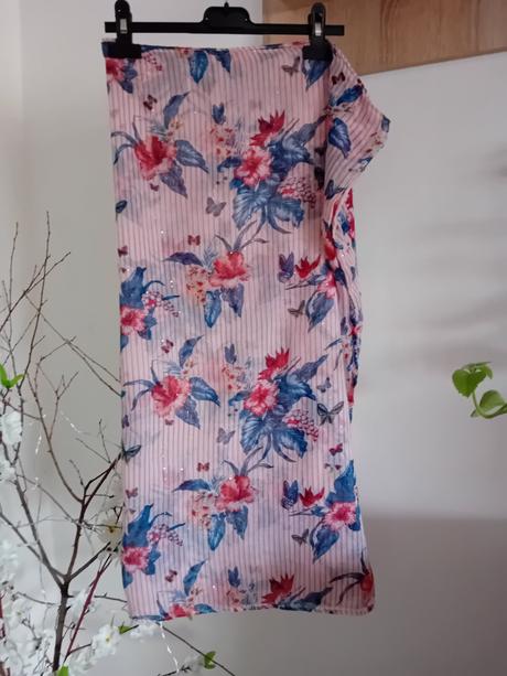 Šatka-tunel so striebornou nitkou, 