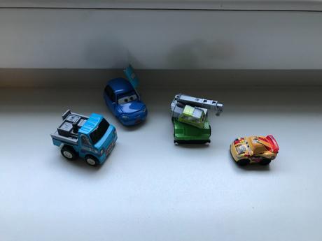 Autíčka 2 ks ( žlte a modre cars predane),