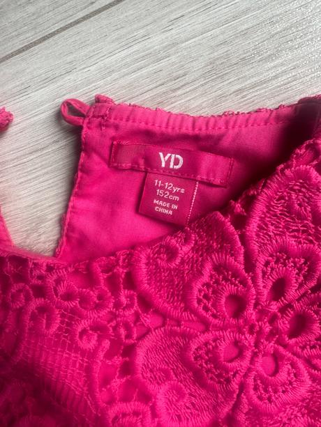 Spoločenské šaty, 152